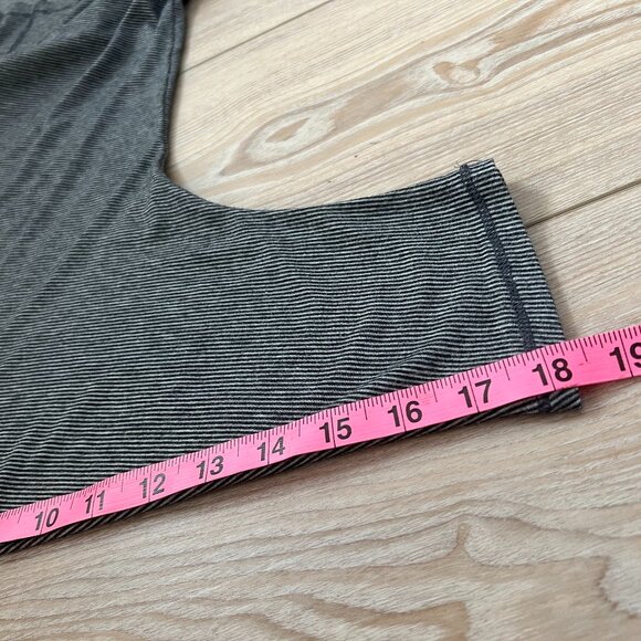 🪷Tahari V-Neck Batwing 3/4 Sleeve Tee - Size M black and cream🪷 - Picture 9 of 12